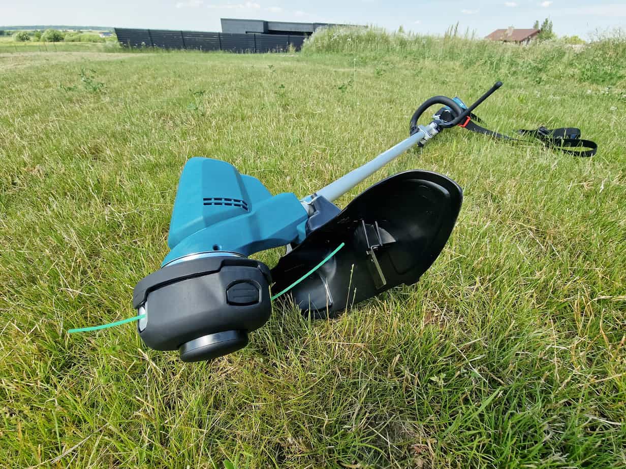 How To Choose a String Trimmer [Buying Guide] BackyardGadget